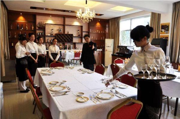 酒店管理專業讀研，餐飲服務方向性價比幾何？